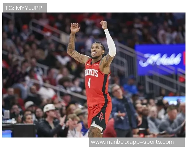 杰伦布朗半场表现平平12投仅4中贡献11分并抢下4个篮板