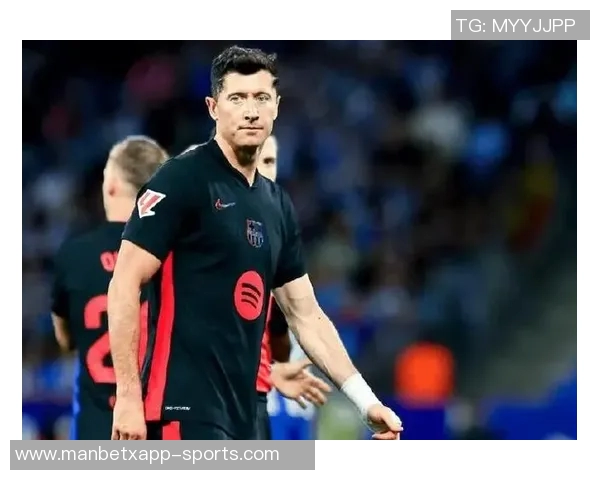 巴萨训练最新动态莱万缺席门将首发人选仍待揭晓